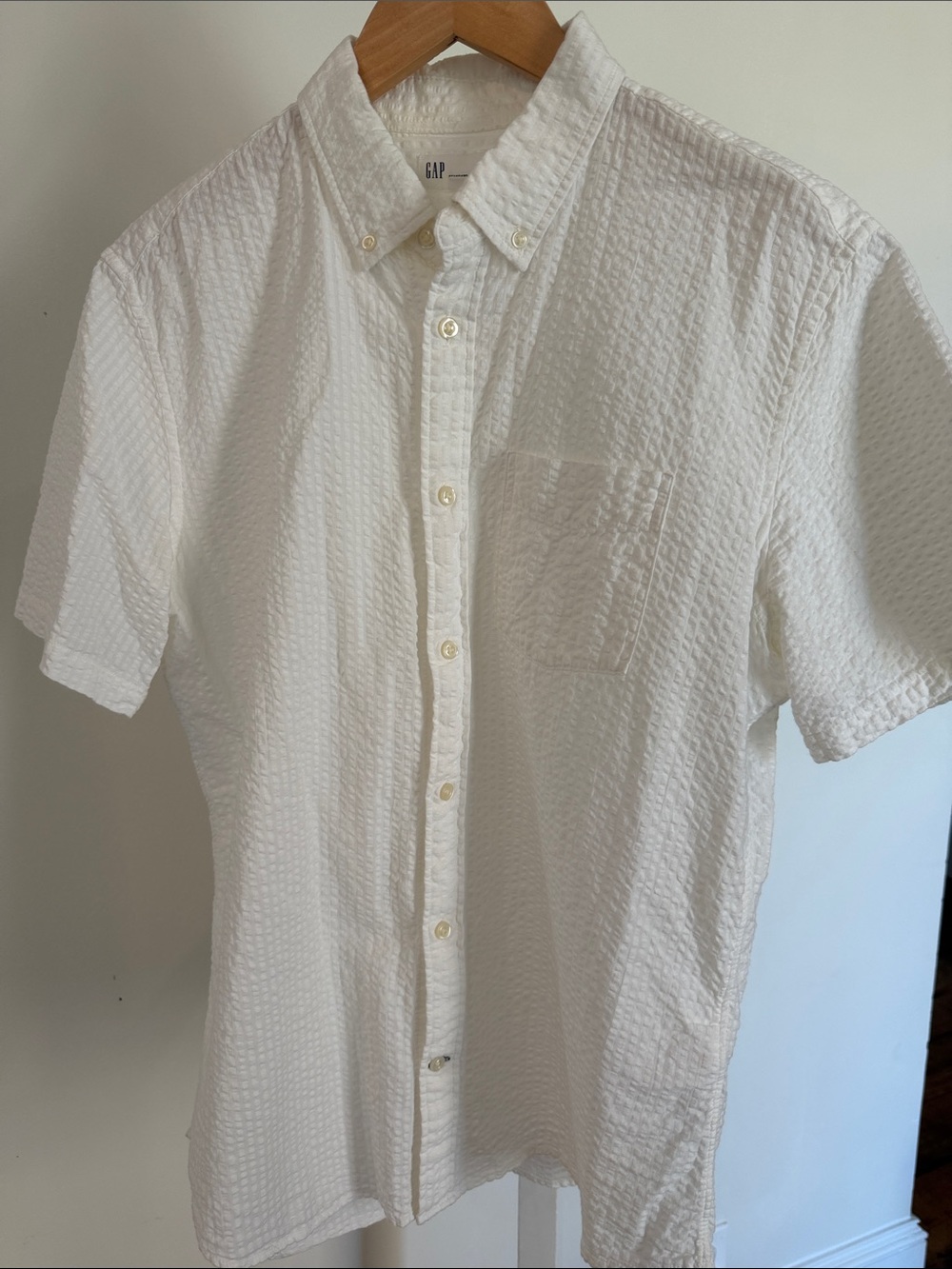 GAP White Seersucker Short-Sleeve Button-Down Shirt